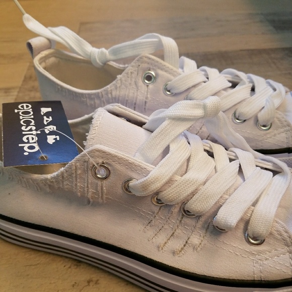 Shoes - White NWT Chuck-like sneakers